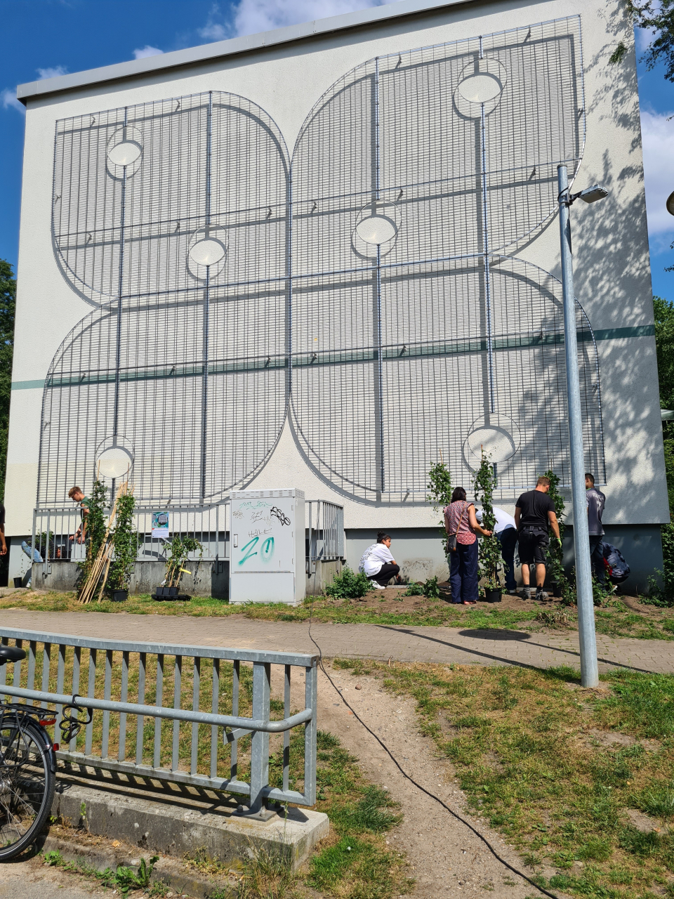 Sandbek Housing Estate Residents Join CLEVER Cities in Building Green Façade